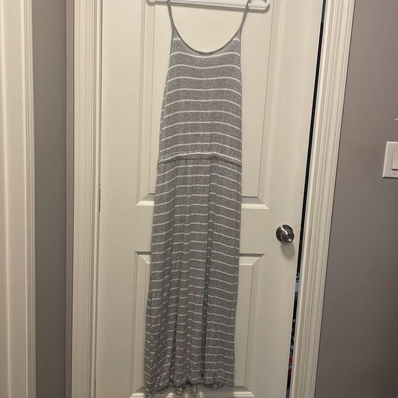 Gray and white dress. - Picture 4 of 5